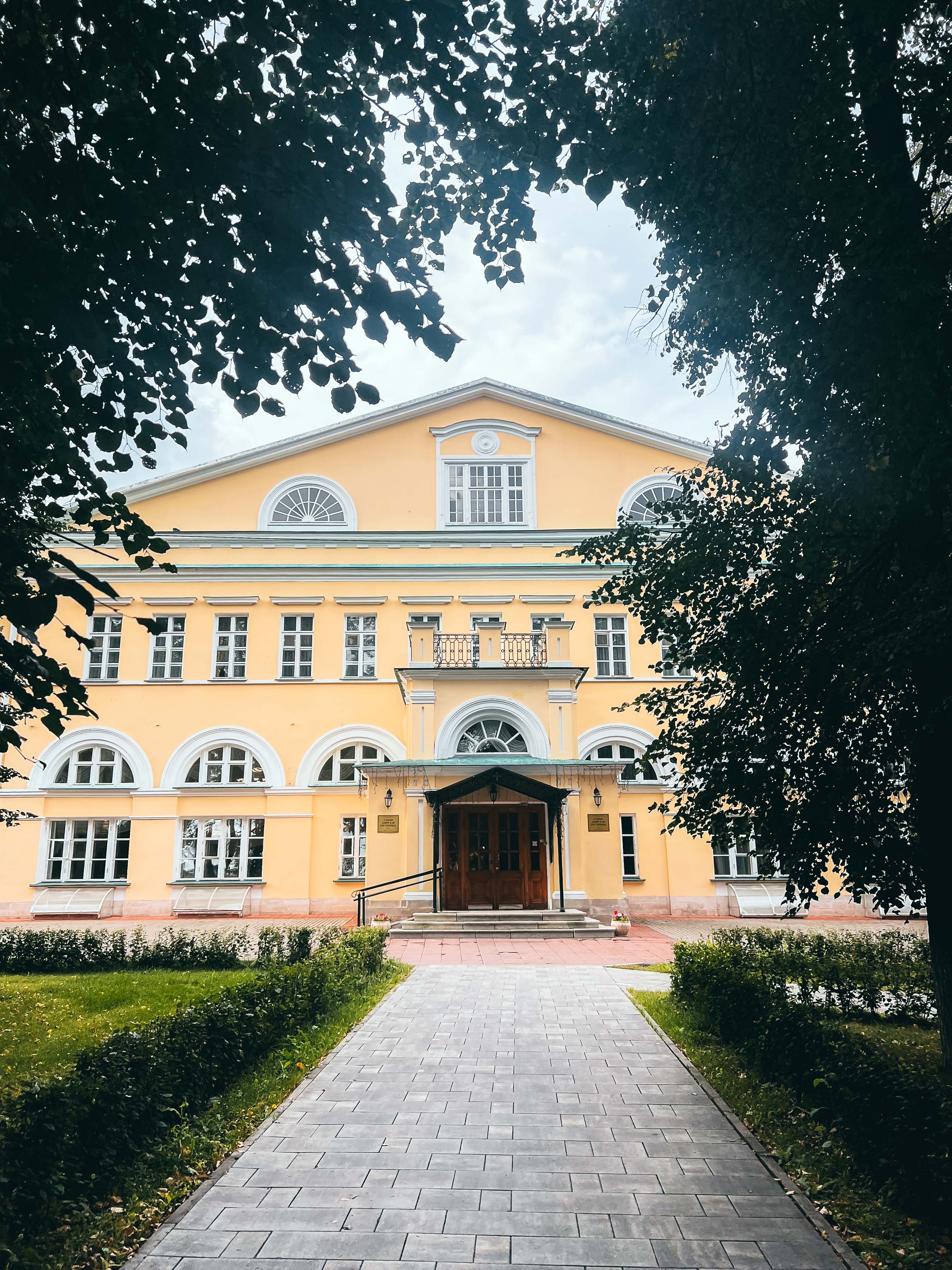 Старая монастырская гостиница