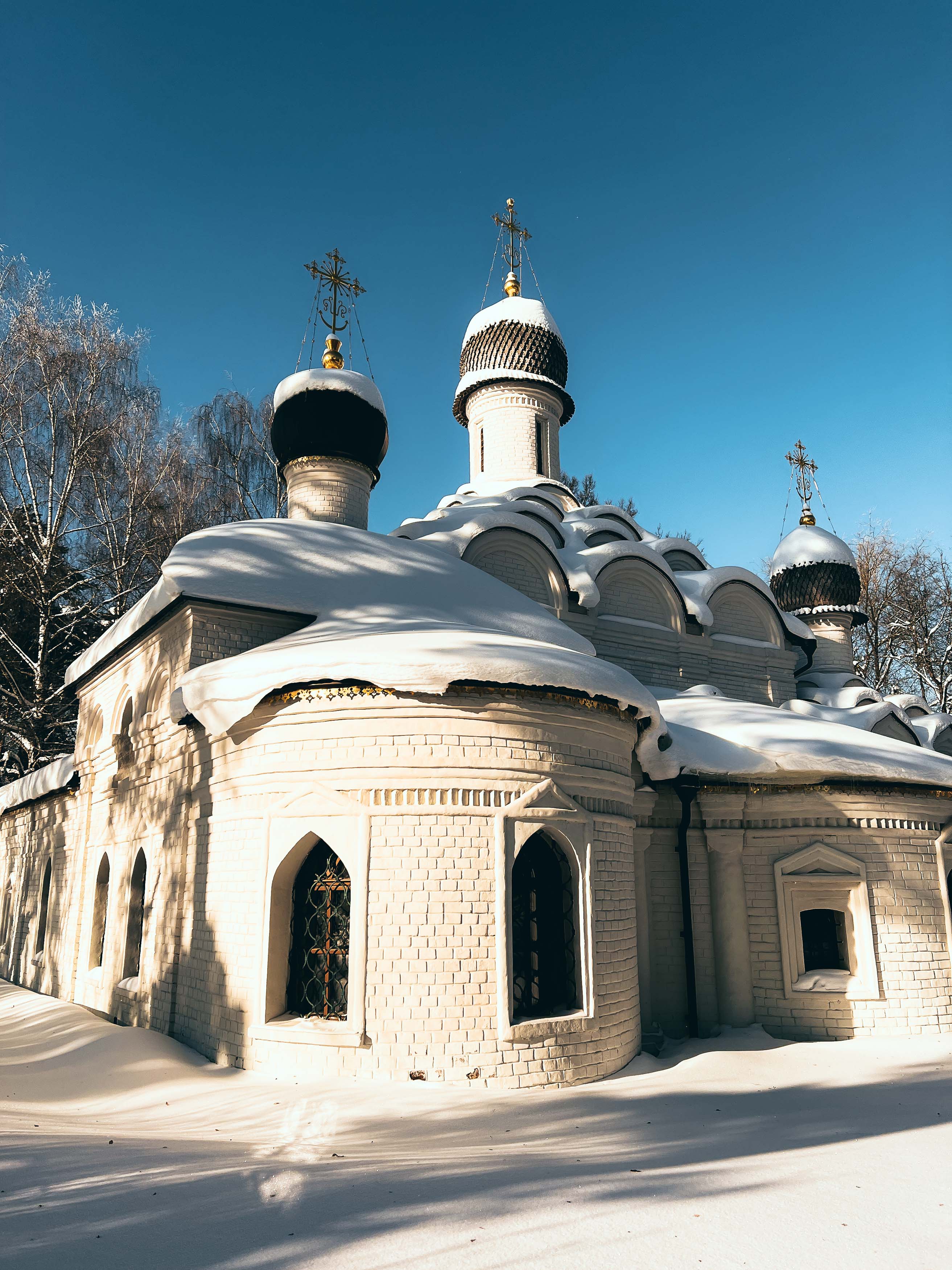 Храм Архангела Михаила в зимнем усадебном пейзаже