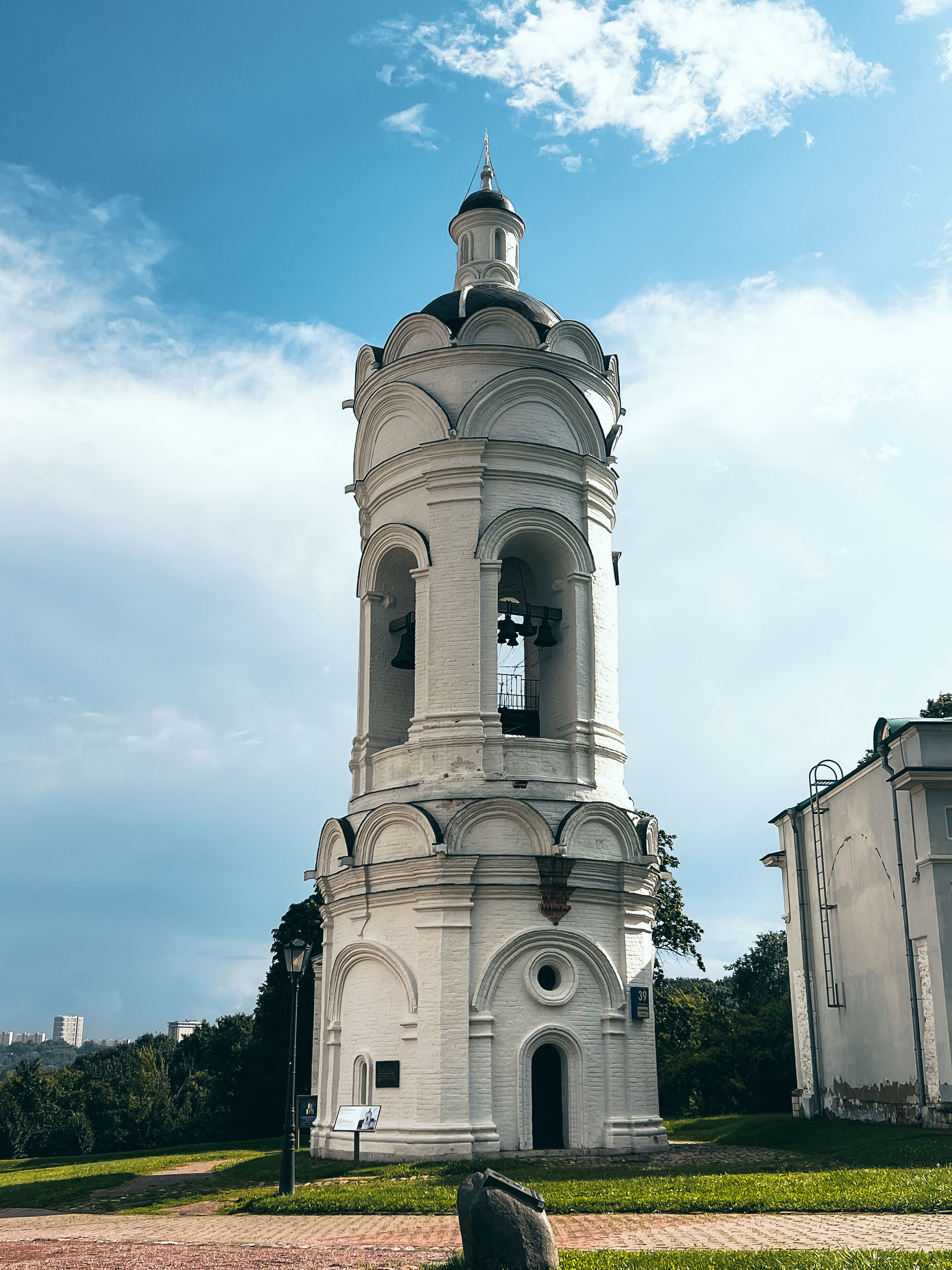 Колокольня Георгиевской церкви рядом с Вознесенской площадью