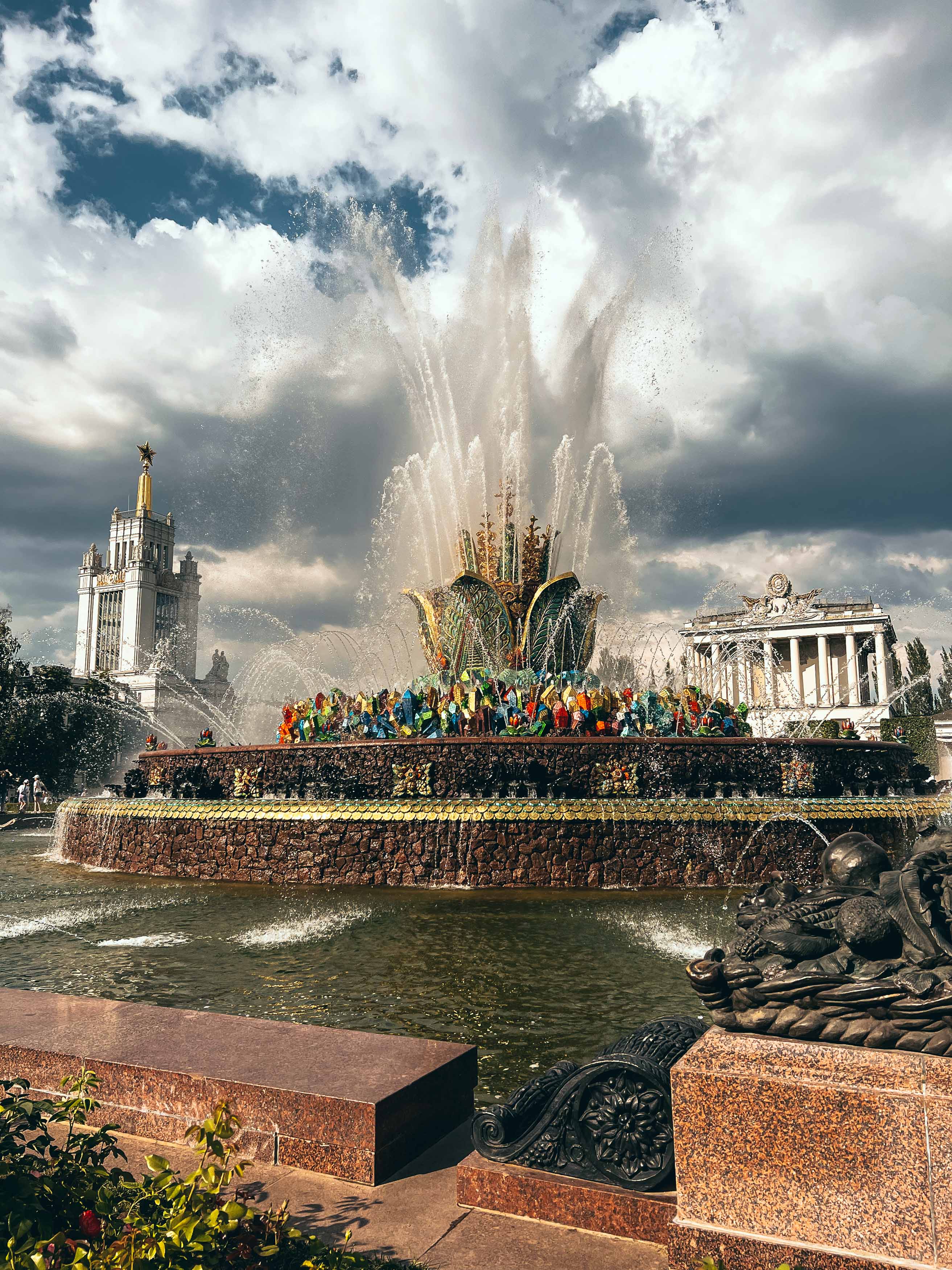Фонтан «Каменный цветок» — авторская фотография тёплого сезона