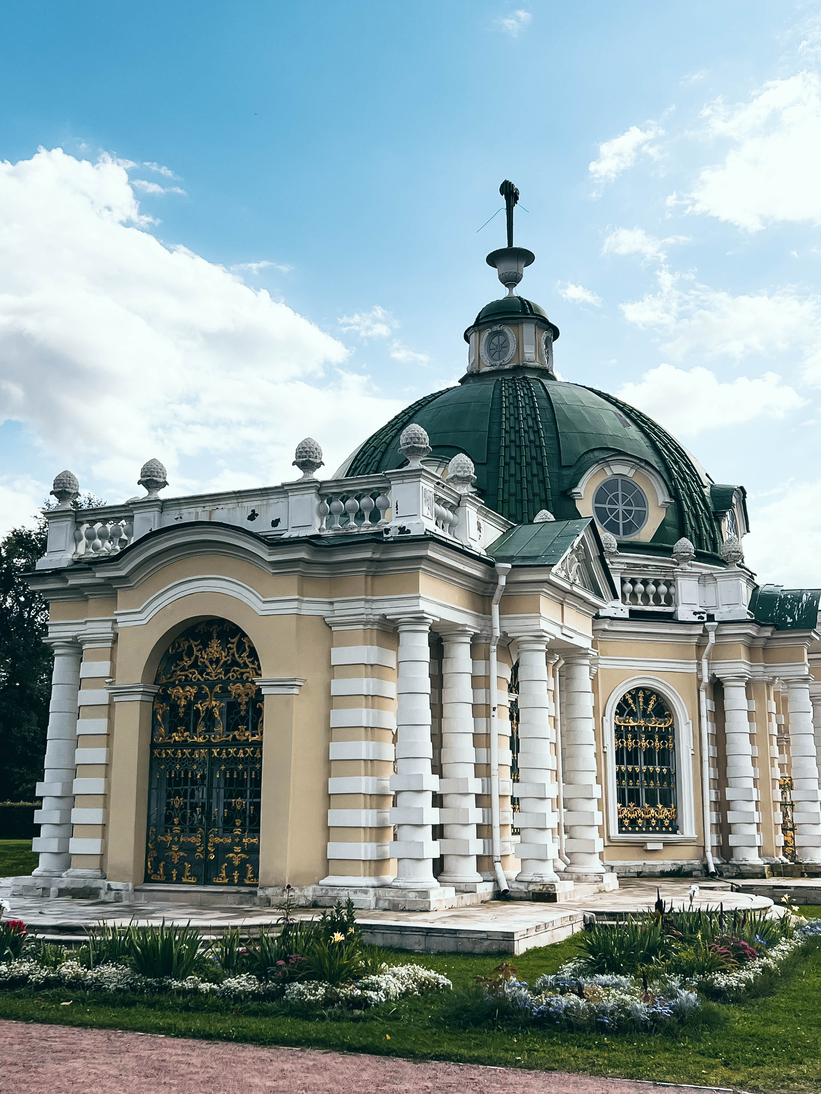 Павильон Грот в усадьбе Кусково