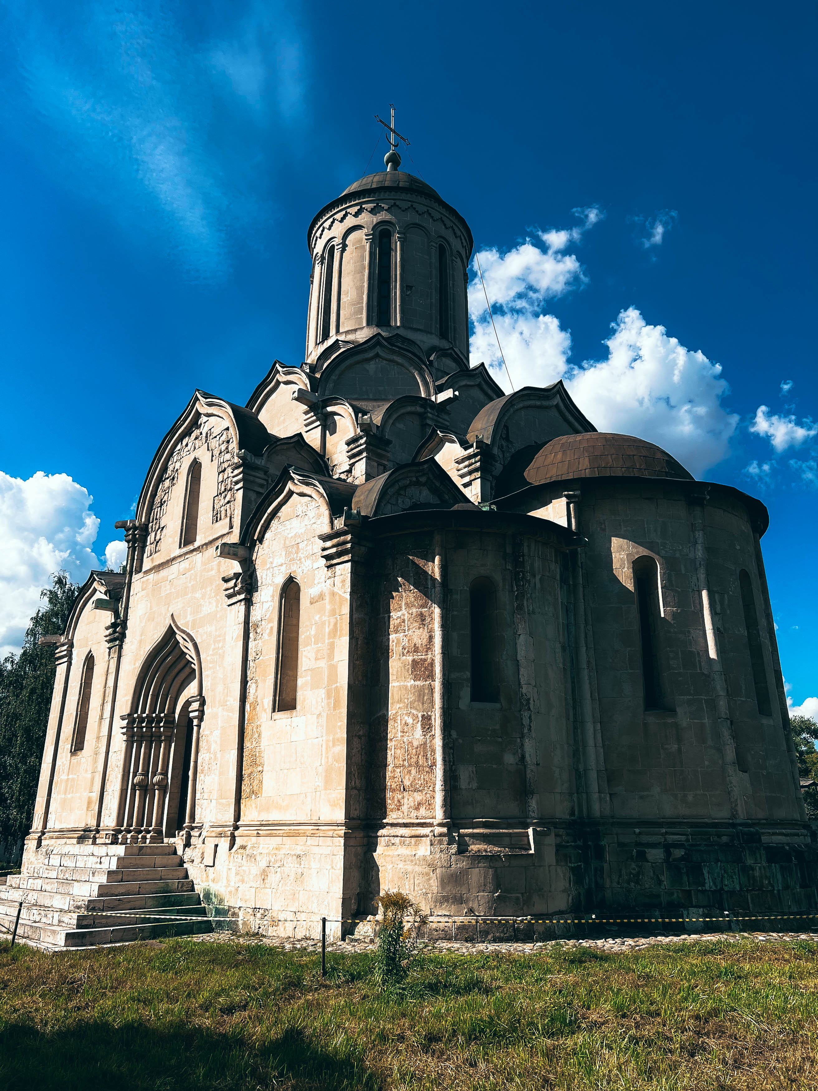 Белокаменный Спасский собор в Андрониковом монастыре