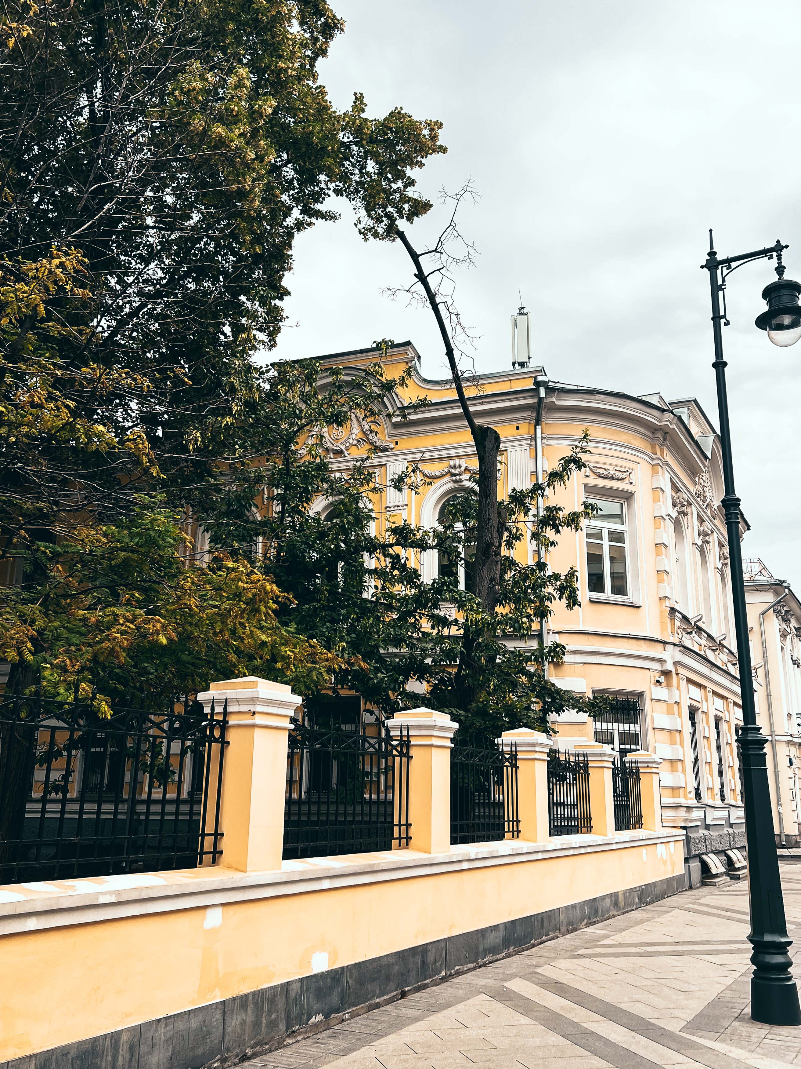 Ограда и боковой корпус усадьбы на Пречистенке