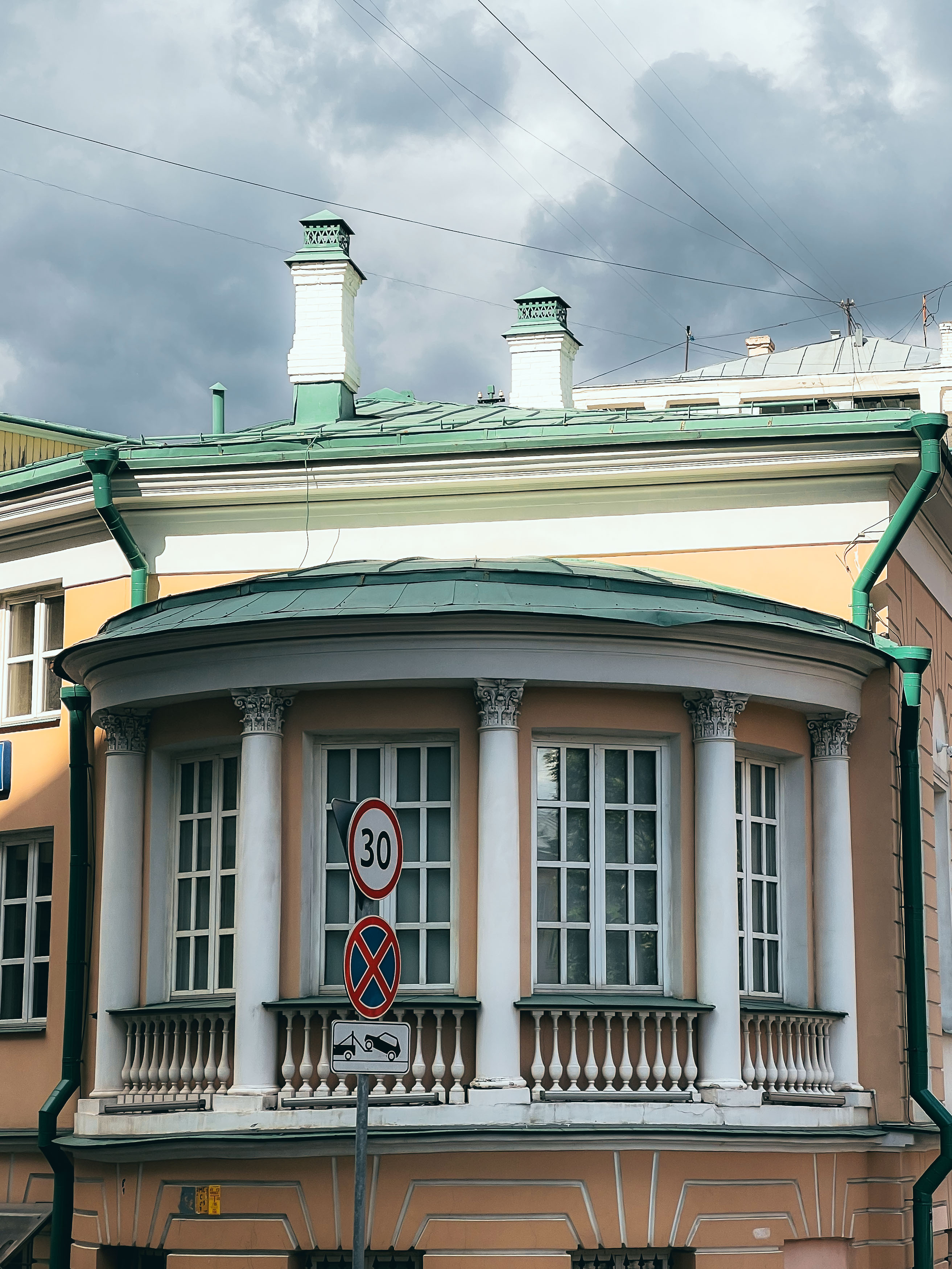 Угловая полуротонда усадебного дома