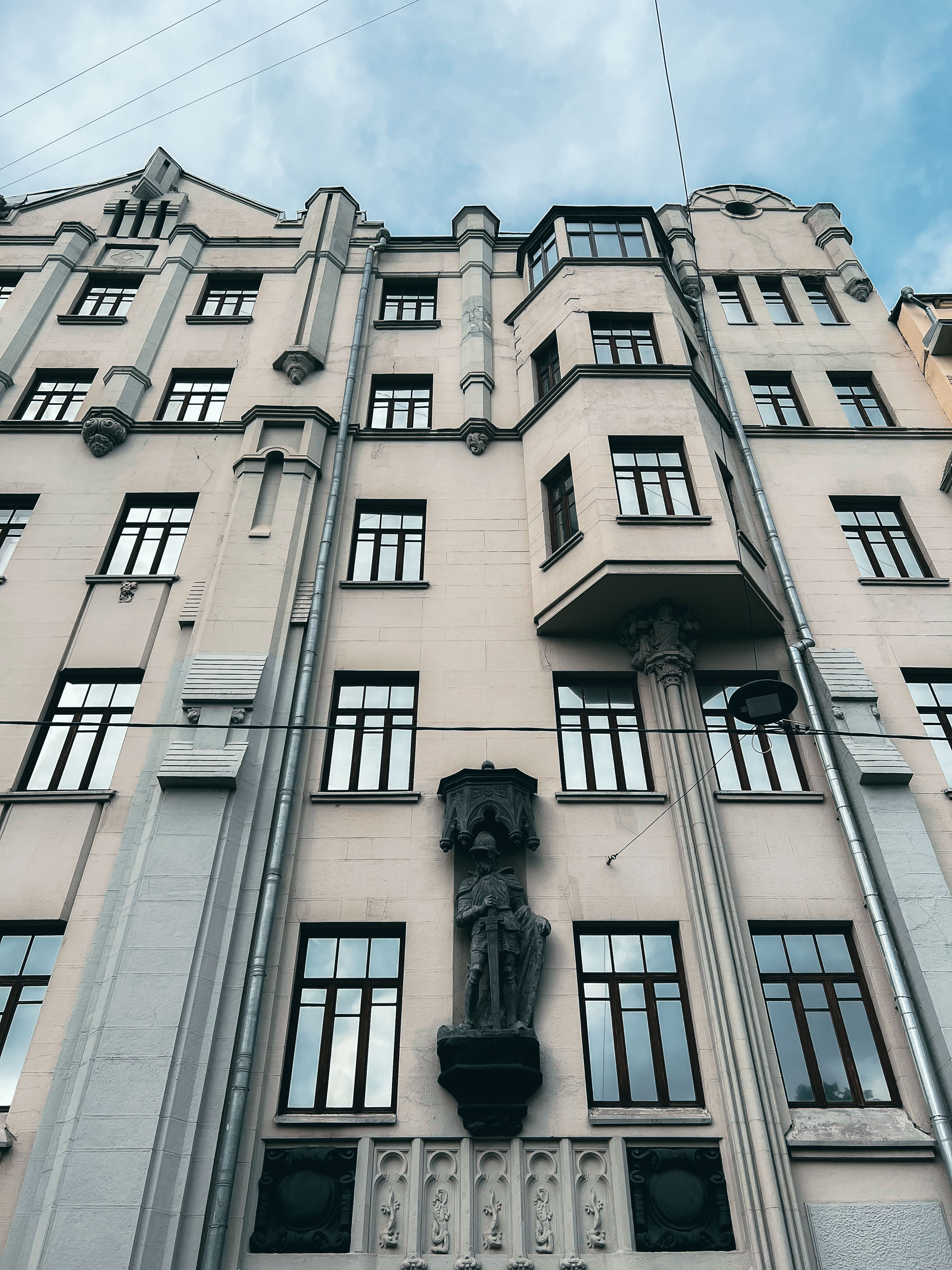Дом с рыцарем