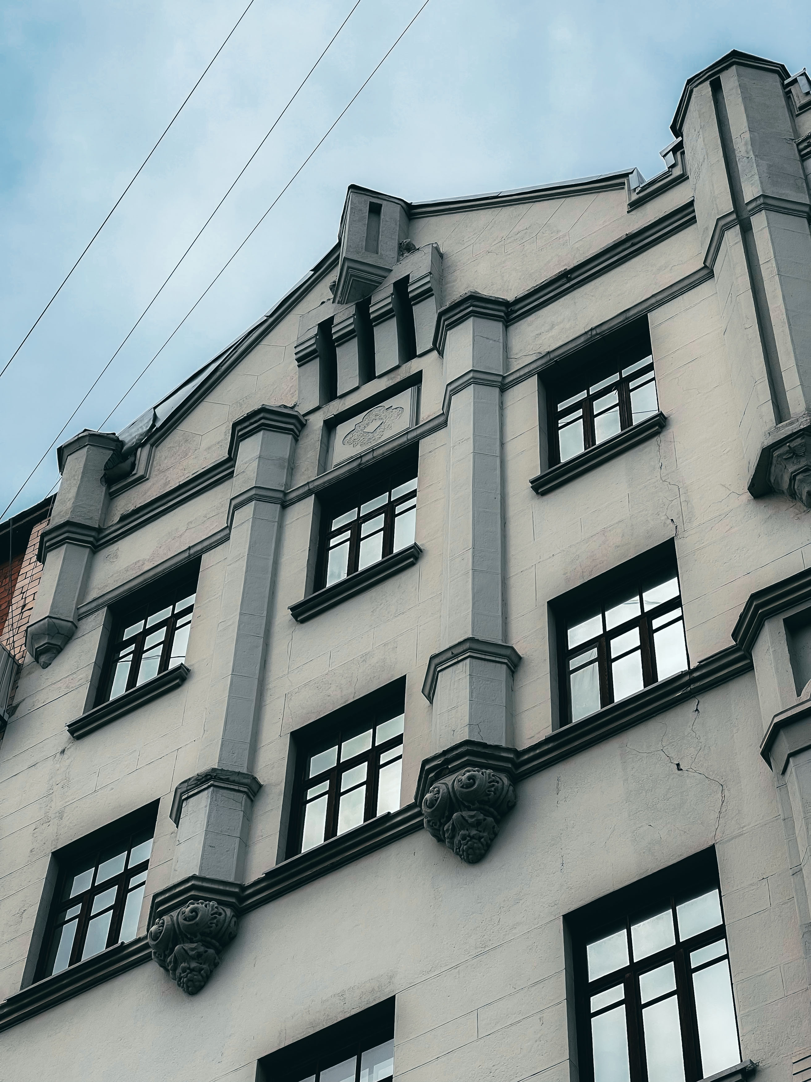Верхняя часть фасада дома Эпштейна