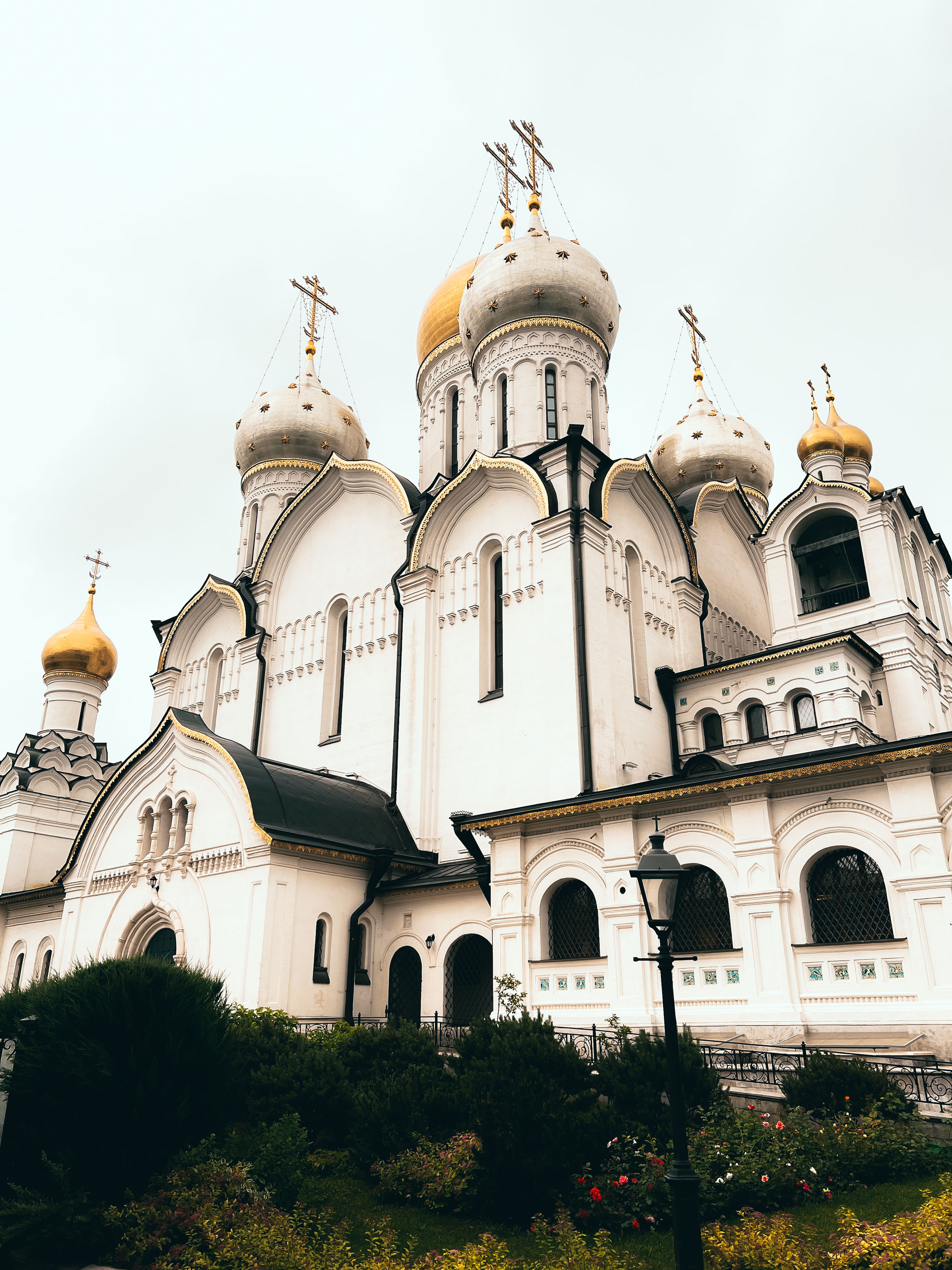 Главный собор Зачатьевского монастыря с близкой точки