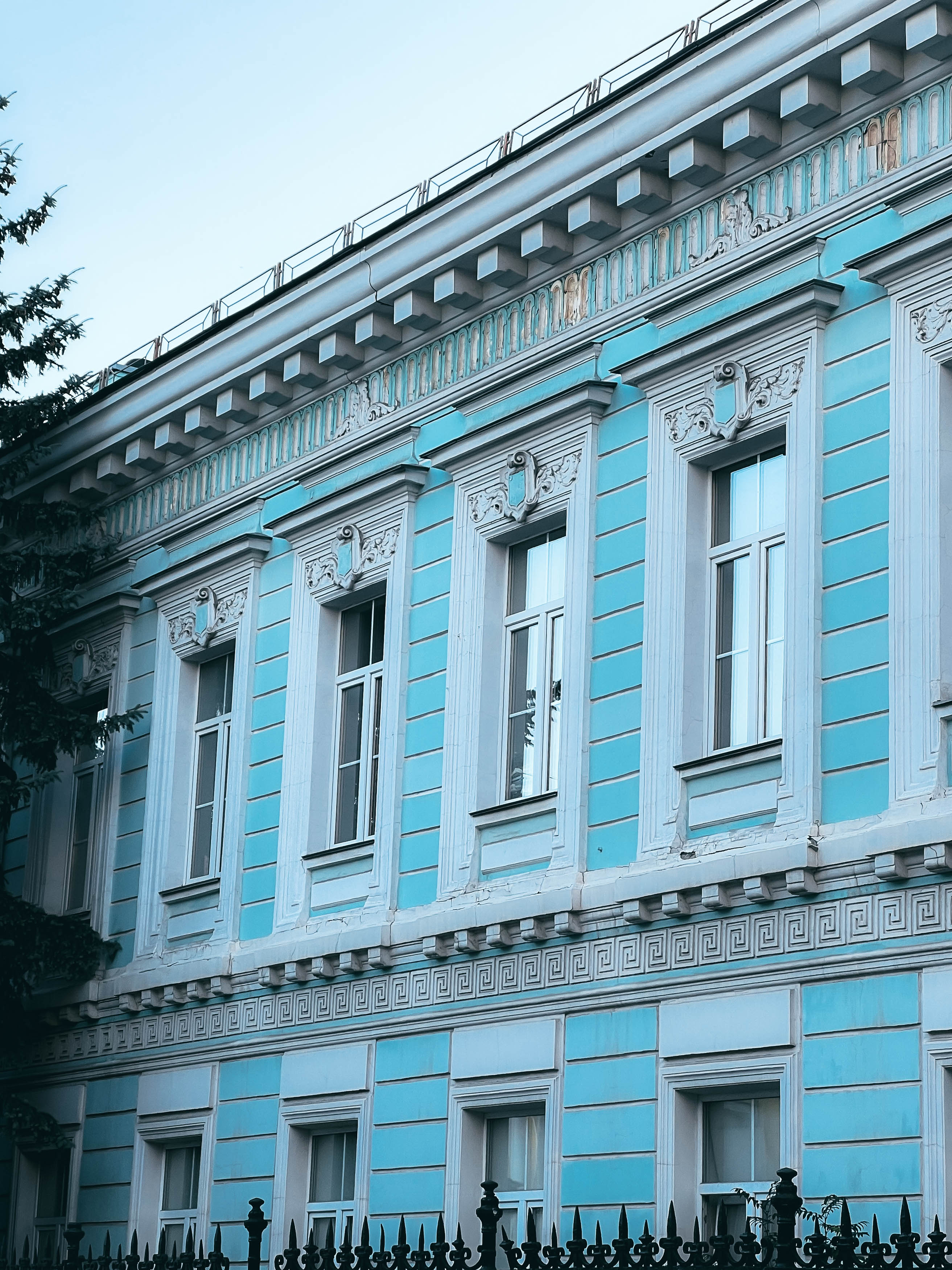 Окна второго этажа особняка Николая Алексеева