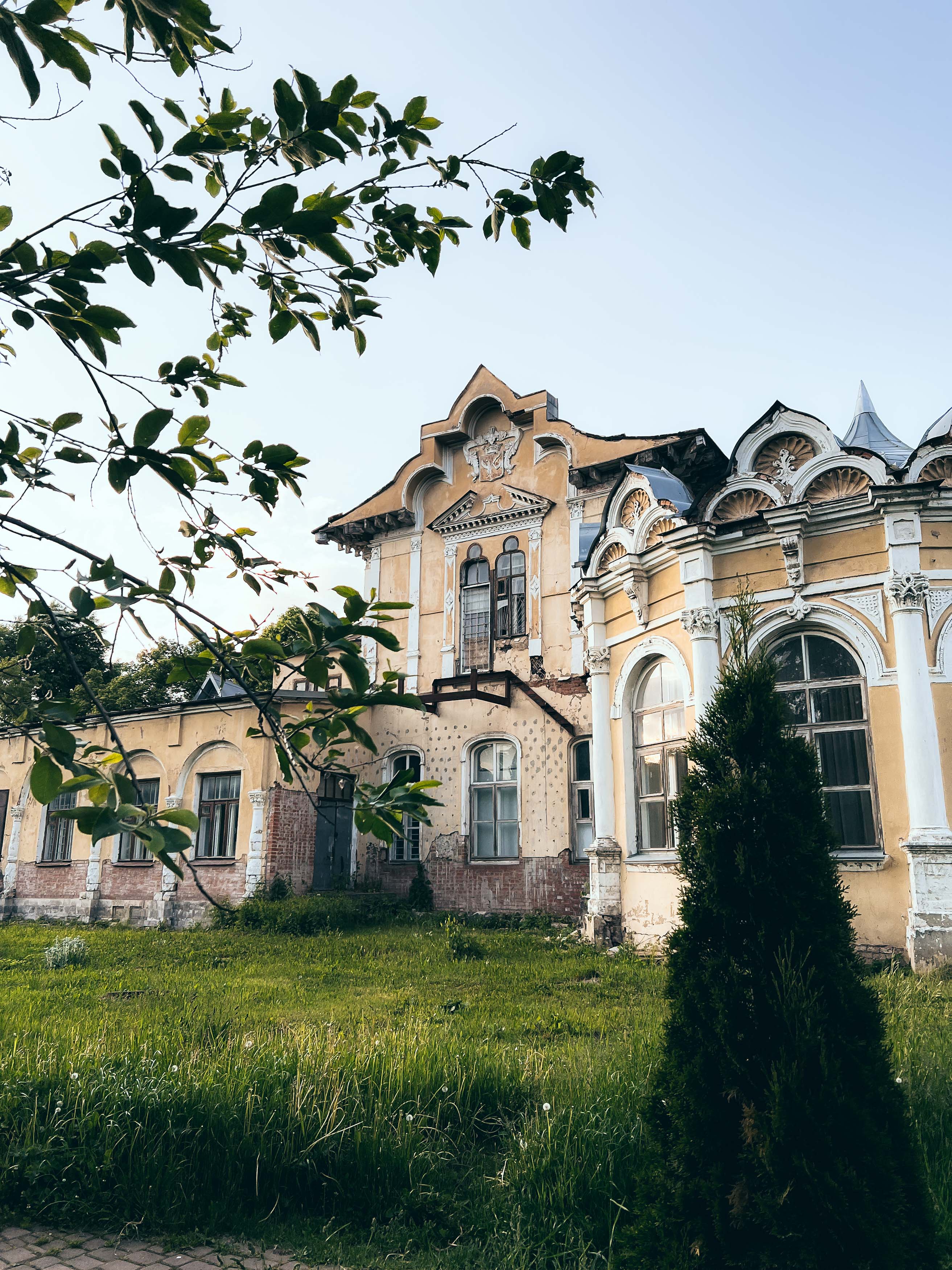 Главный дом Алтуфьева: фасад и декоративные детали