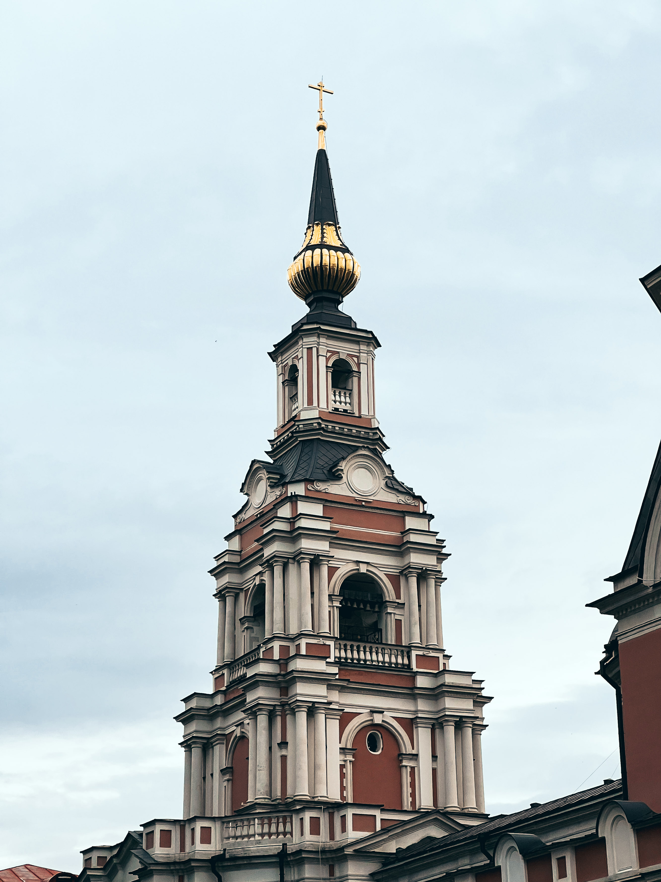 Колокольня храма на Новой Басманной