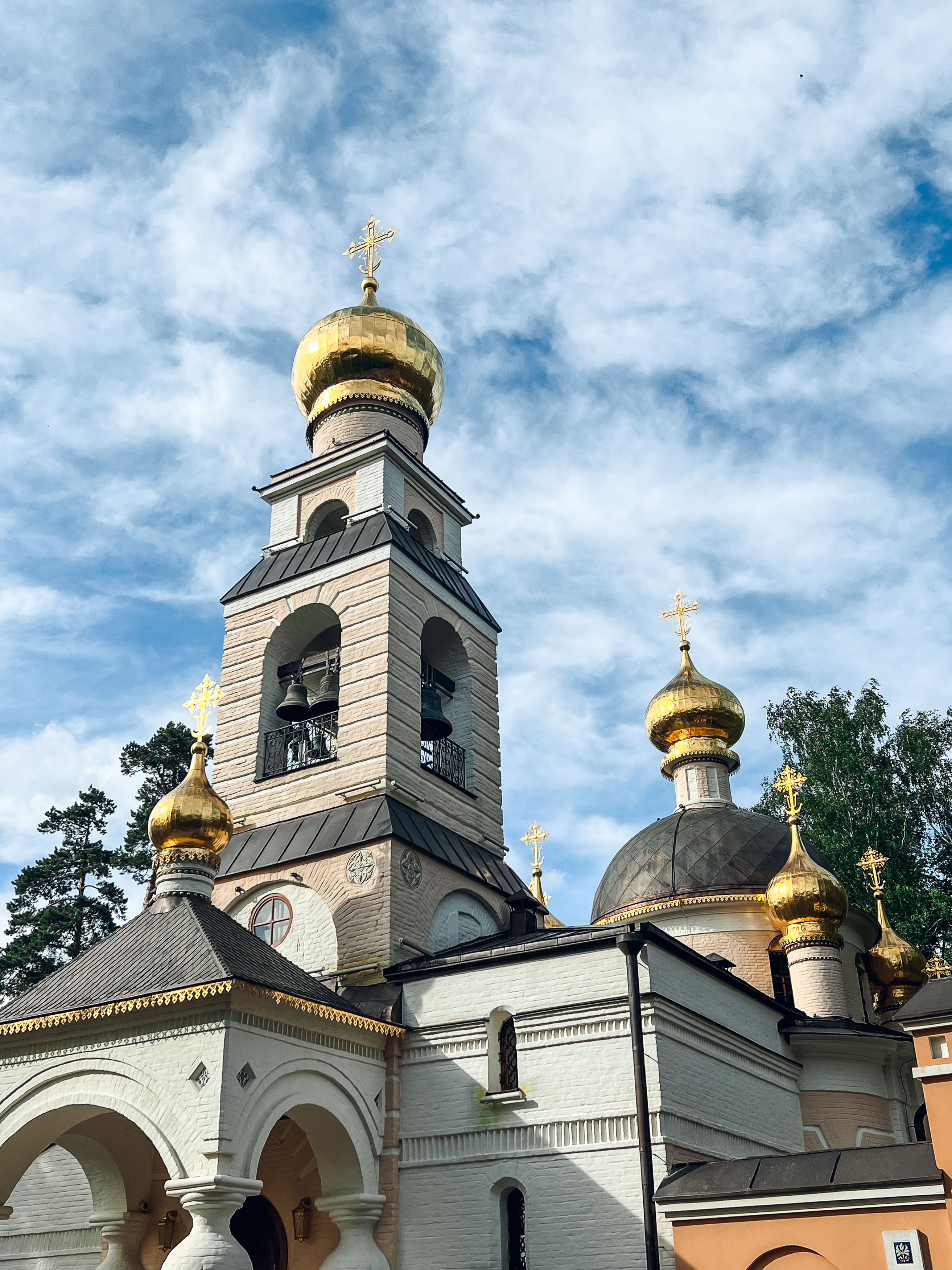 Колокольня и главы Преображенского храма