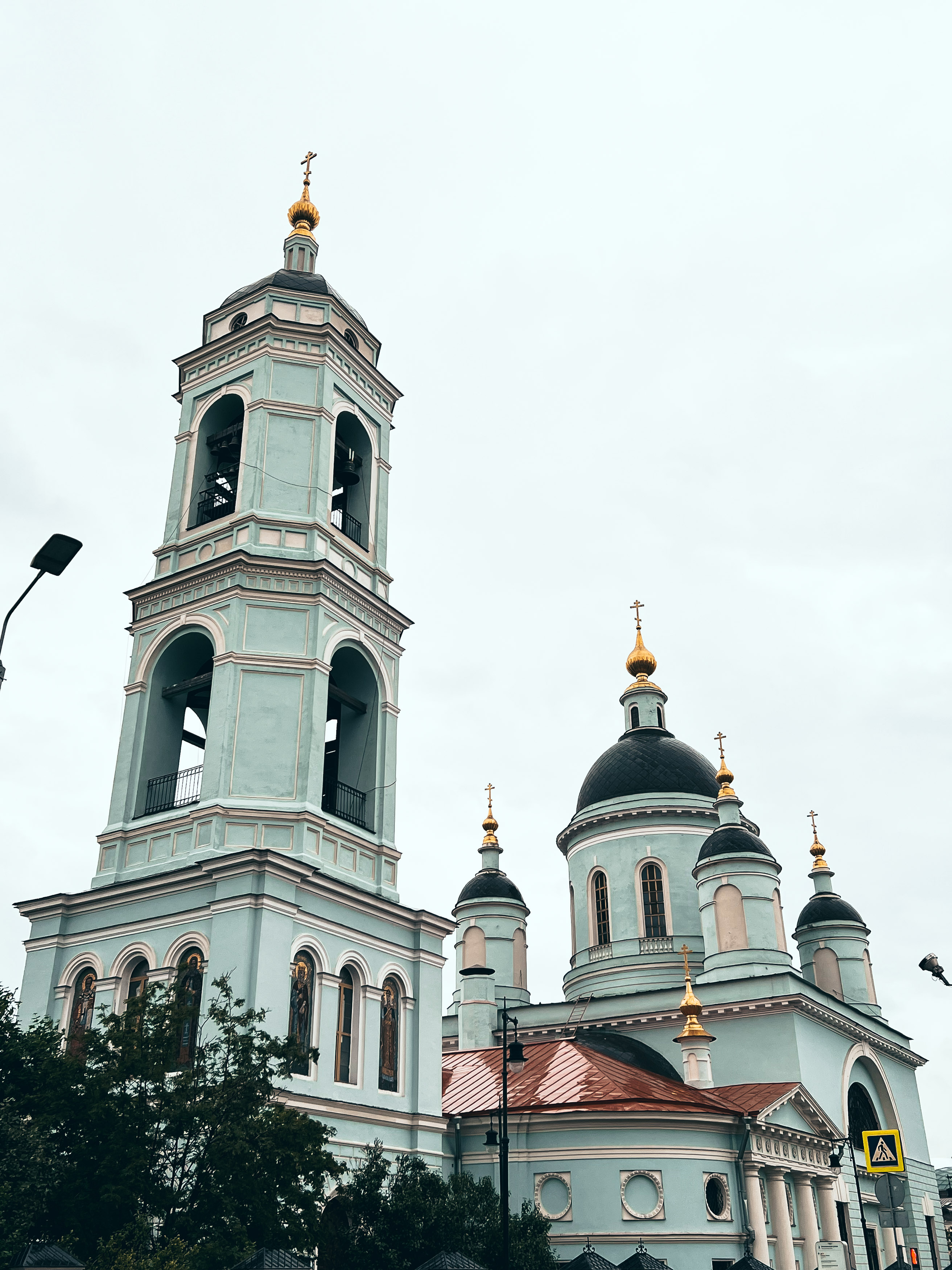 Колокольня и пятиглавие храма Сергия в Рогожской слободе