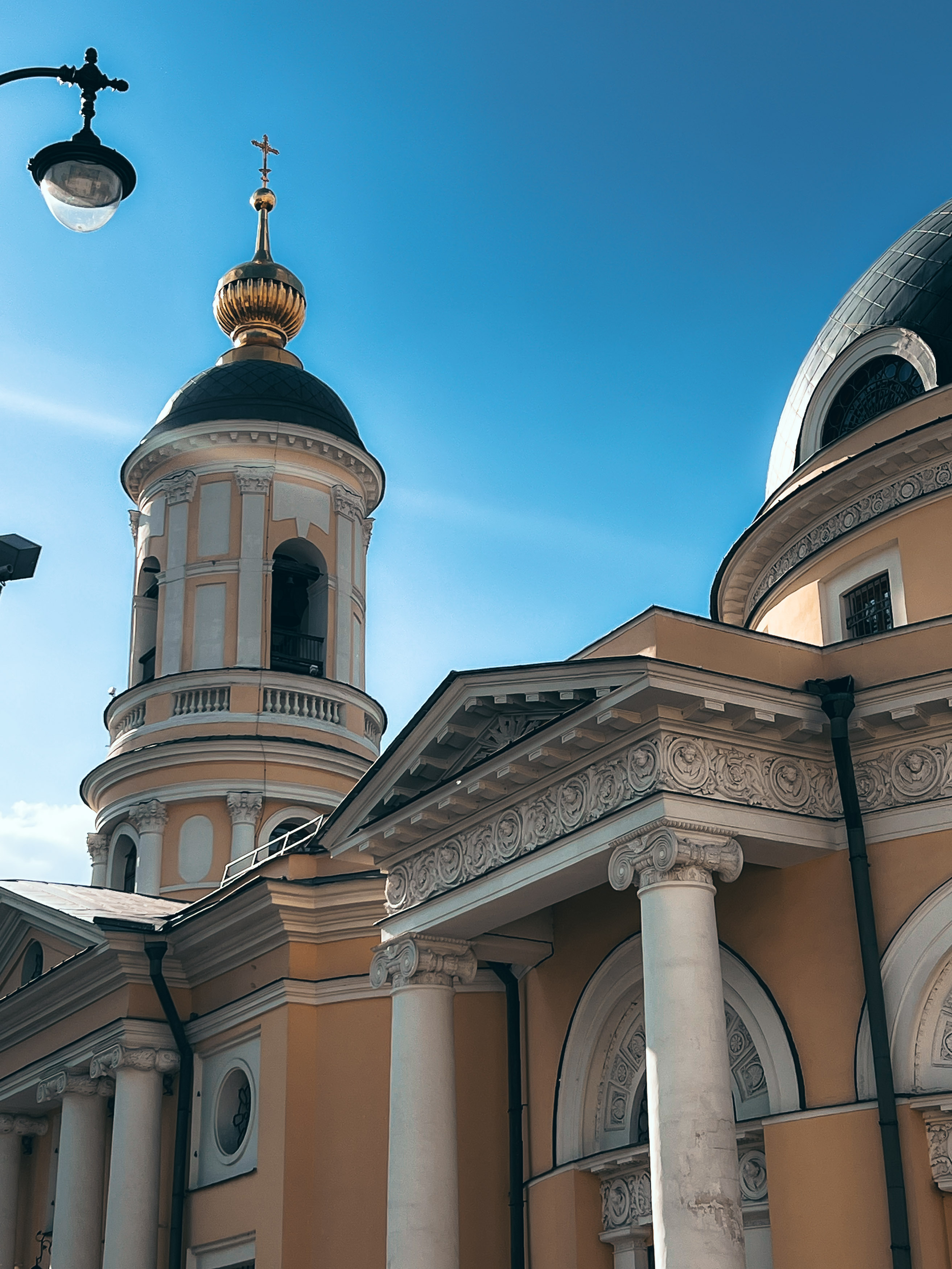 Колокольня и портик Скорбященского храма